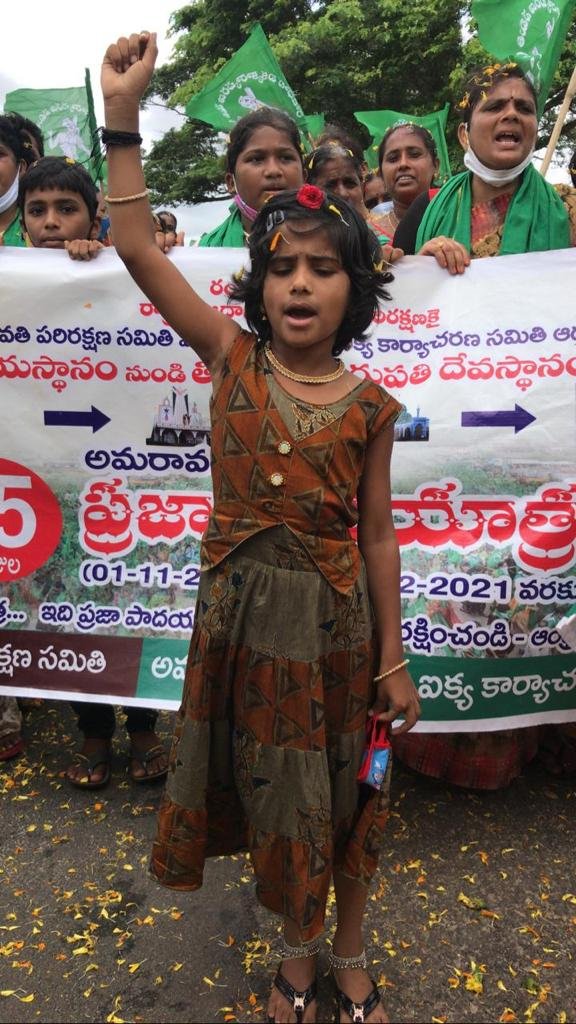 bhargavivellan4's tweet photo. రైతుల మహాపాదయాత్ర #DAY17
మోపాడు గ్రామ ప్రజలు , రైతులు మహా పాదయాత్ర స్వాగతం పలుకుతోంది 
నాది ఆంధ్రప్రదేశ్
నా రాజధాని అమరావతి 
#AmaravatiFarmersMarch 
@arvindgunasekar
@Ashi_IndiaToday
@payalmehta100
@lateefbabla
@umasudhir
@Paul_Oommen
@rohini_sgh
@khanumarfa
@BDUTT https://t.co/CSUwJSCIkX