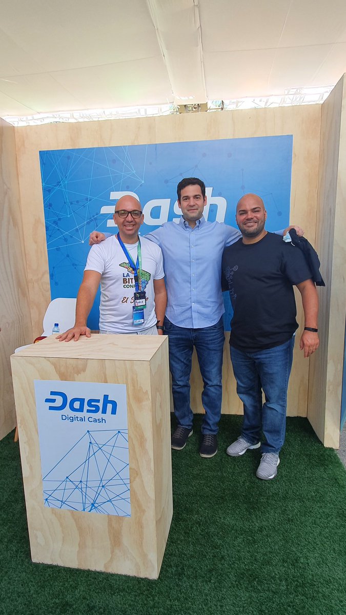 ernestocontrer's tweet photo. Con el equipo en el stand de @Dashpay en @labitconf El Salvador!! 🌋🌋🌋
#BitcoinWeek https://t.co/P085dExutZ
