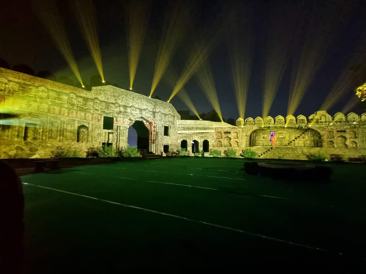 Jhansi_DM's tweet photo. Light &amp; Sound Show at Jhansi fort.
#JhansiJalsa https://t.co/Rg7bKVodfy