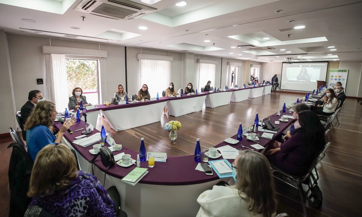 ONUMujeresCol's tweet photo. Junto a @pactocolombia y con apoyo de @SwedeninCOL , lanzamos el Fondo #WEPs, un  mecanismo de inversión que, entre otras: 

🟦Permitirá a las empresas del país incorporar el enfoque de género en sus cadenas de valor.

Conoce más de esta iniciativa aquí- https://t.co/AHPtEGpomu https://t.co/b7GcQCkG5j