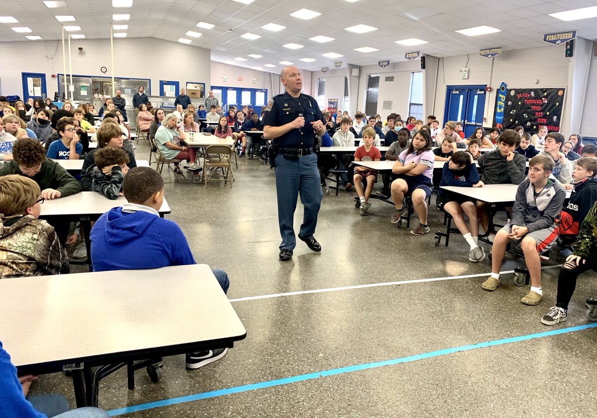 ABC_underage's tweet image. State Trooper Justin O'Neal warns students at Piedmont Middle School about the legal consequences of underage drinking as part of today's Under Age, Under Arrest program at the school. #AlabamaABC