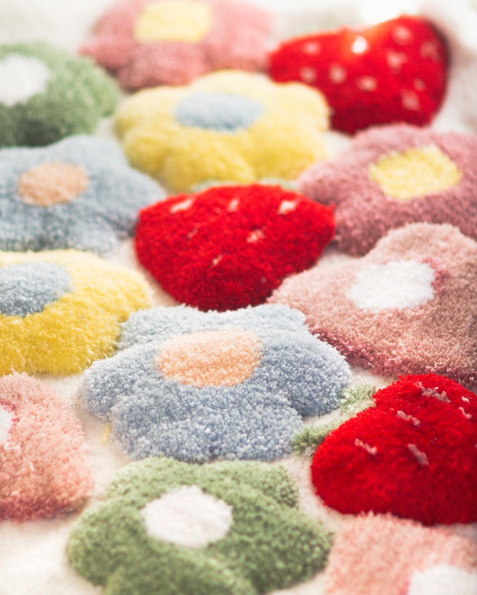 threadforfilth's tweet photo. 🍓🌸✨mug rugs to feed your soul ✨🌸🍓 #tufted https://t.co/SlPefIRfke