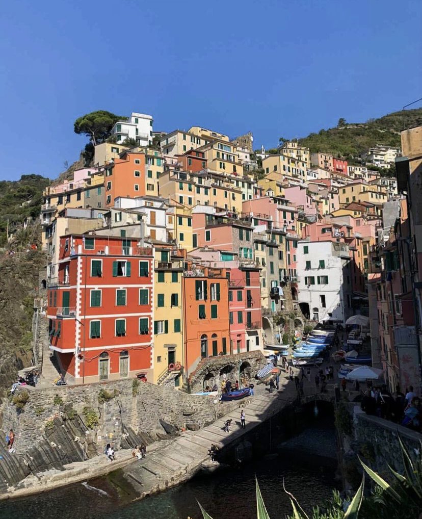 Sisters studying abroad this semester💙