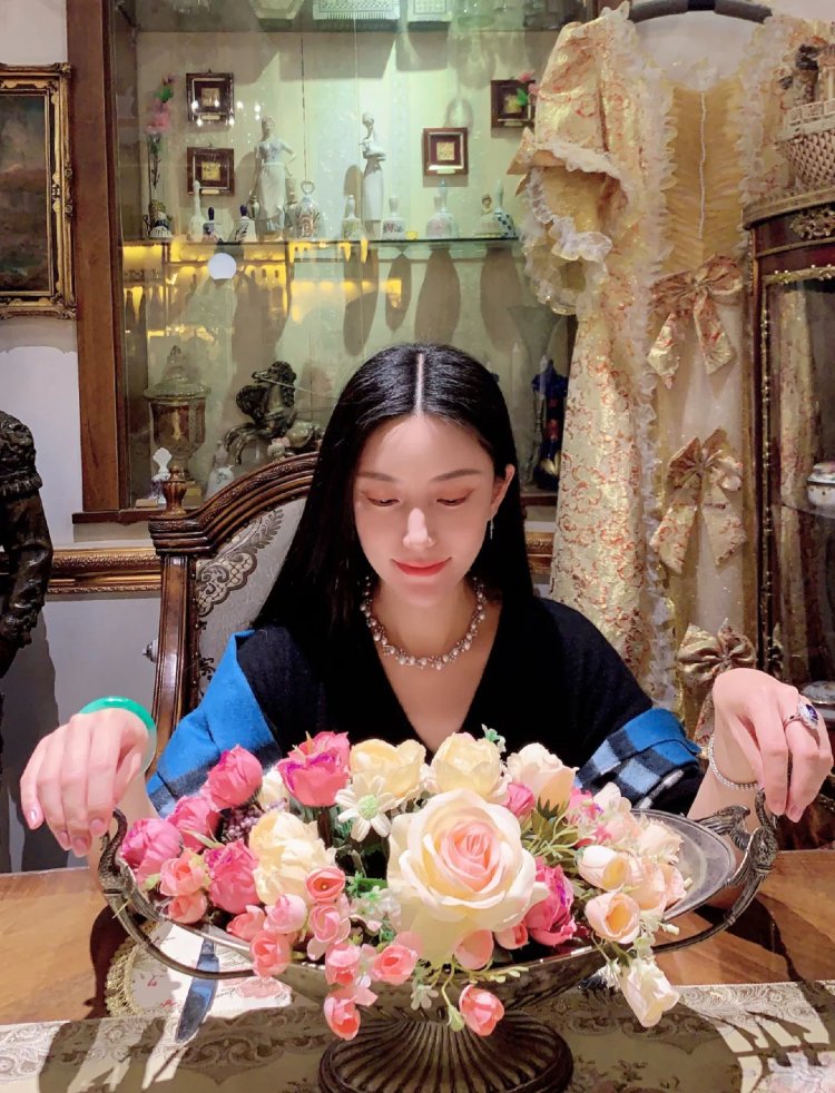 n_mp1h's tweet photo. #life  Be an elegant woman and enjoy a peaceful life. Some people say that women are like water, with the tenacity of water, the clear spirit of water, the gentleness of water, and the tranquility of water. https://t.co/xJ0RCI058n