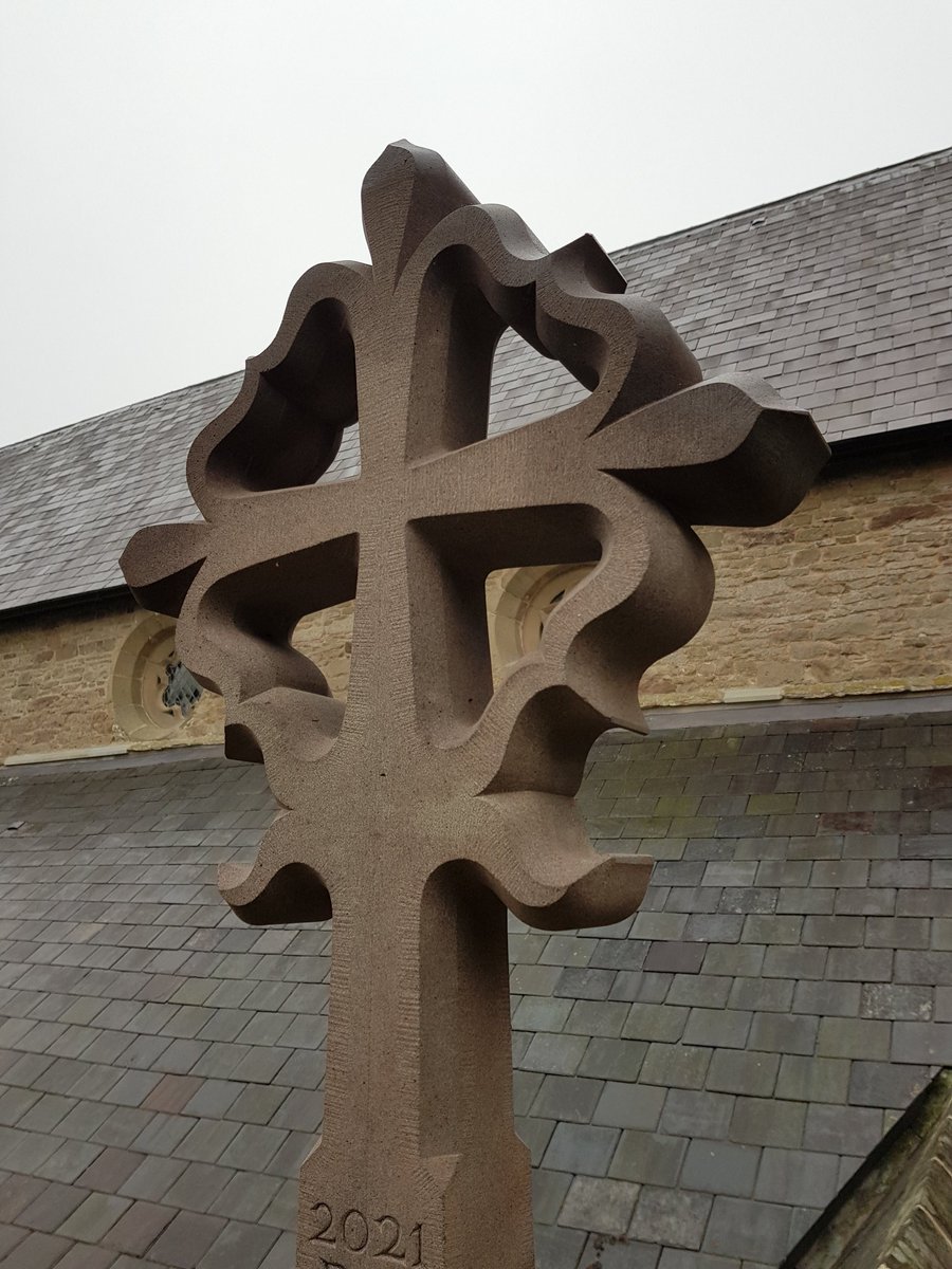 RyanHar90511974's tweet photo. #kingslandchurch porch cross all finished with a little help from all the children at kingsland primary school on there hard hat tour. https://t.co/yjzWqF0KEt
