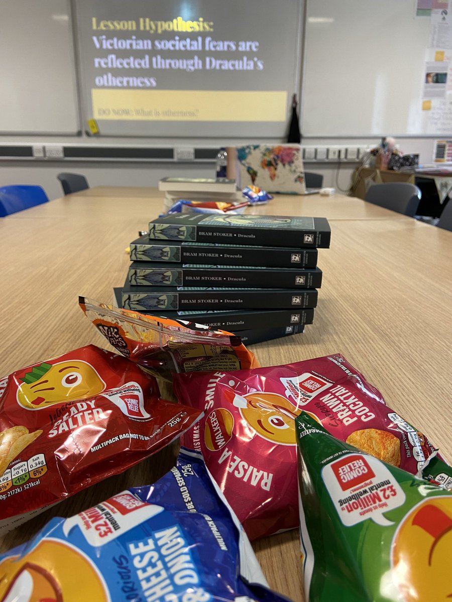 EducatingAvril's tweet photo. Rebranding what it means to be “on intervention” @KingsWoolston with our scholar programme. Critically evaluating canonical texts such as Dracula, Animal Farm and Atonement with some of our excellent KS4  readers. Fuelled by crisps and hot chocolate, of course #noglassceilings 📚 https://t.co/lYbOZ71Z3i