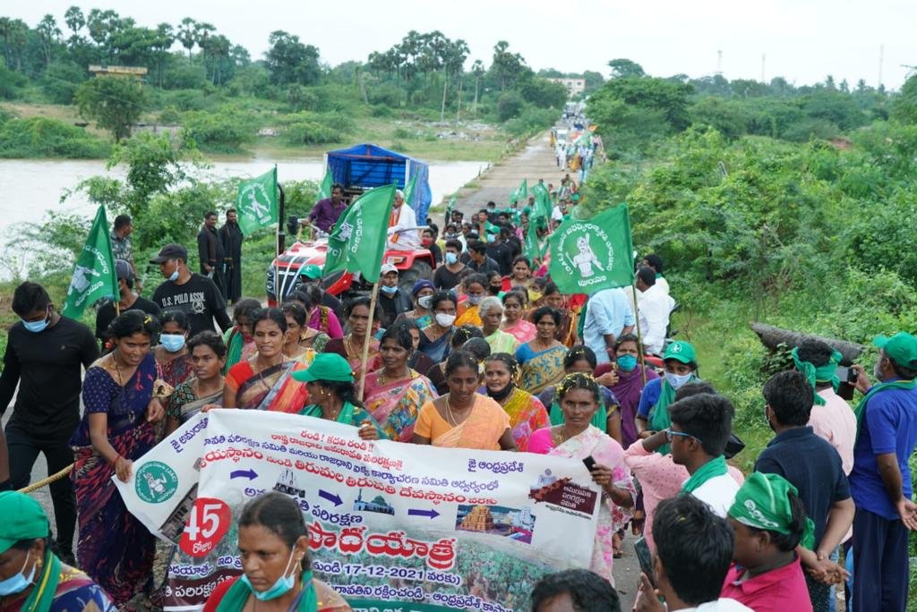 bhargavivellan4's tweet photo. రైతుల మహాపాదయాత్ర #DAY17
అలుపు లేదు గెలుపు మాదే
అభివృద్ధికి అడుగు లేదాం
మహాపాదయాత్ర కు నీరాజనాలు
నా రాజధాని అమరావతి 
#AmaravatiFarmersMarch 
@arvindgunasekar
@Ashi_IndiaToday
@payalmehta100
@lateefbabla
@umasudhir
@Paul_Oommen
@rohini_sgh
@khanumarfa
@BDUTT
@sakshijoshii https://t.co/CoDwWjMciA