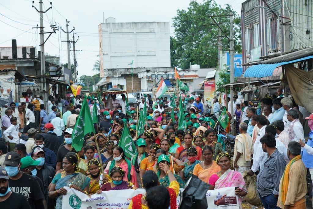 bhargavivellan4's tweet photo. రైతుల మహాపాదయాత్ర #DAY17
అలుపు లేదు గెలుపు మాదే
అభివృద్ధికి అడుగు లేదాం
మహాపాదయాత్ర కు నీరాజనాలు
నా రాజధాని అమరావతి 
#AmaravatiFarmersMarch 
@arvindgunasekar
@Ashi_IndiaToday
@payalmehta100
@lateefbabla
@umasudhir
@Paul_Oommen
@rohini_sgh
@khanumarfa
@BDUTT
@sakshijoshii https://t.co/CoDwWjMciA