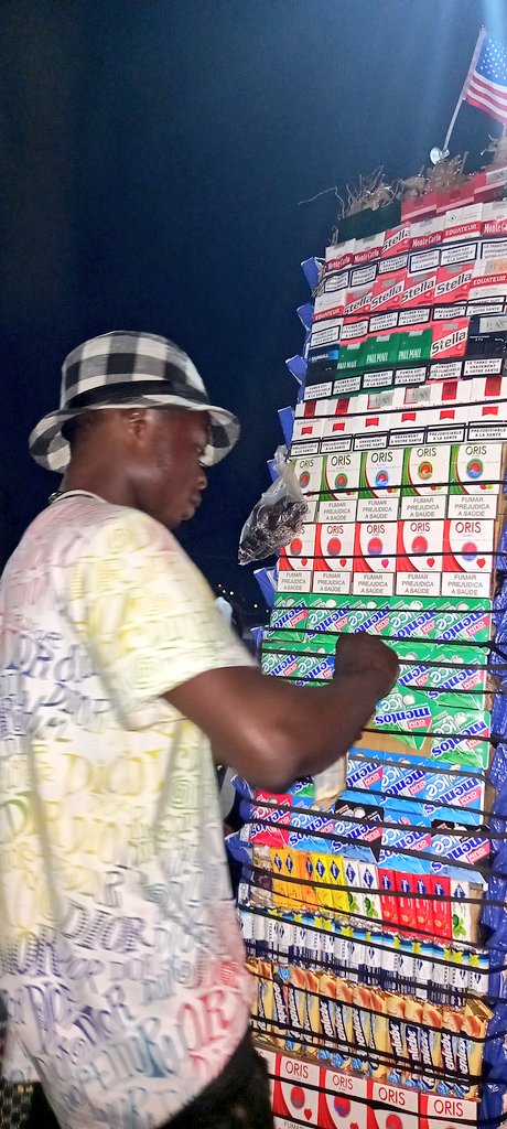 immo_shu's tweet photo. Claude sur Kimbuta ,il n'a pas de téléphone ( Bar aéroport ) ....la Jeunesse congolaise n'est pas fainéante .

On a passé un bon moment entre débrouillards ,il m'a raconté sa vie et  j'ai un peu menti sur la mienne pour le mettre à l'aise embellir lisolo et le motiver 💪🏿 https://t.co/aPTfGayeln
