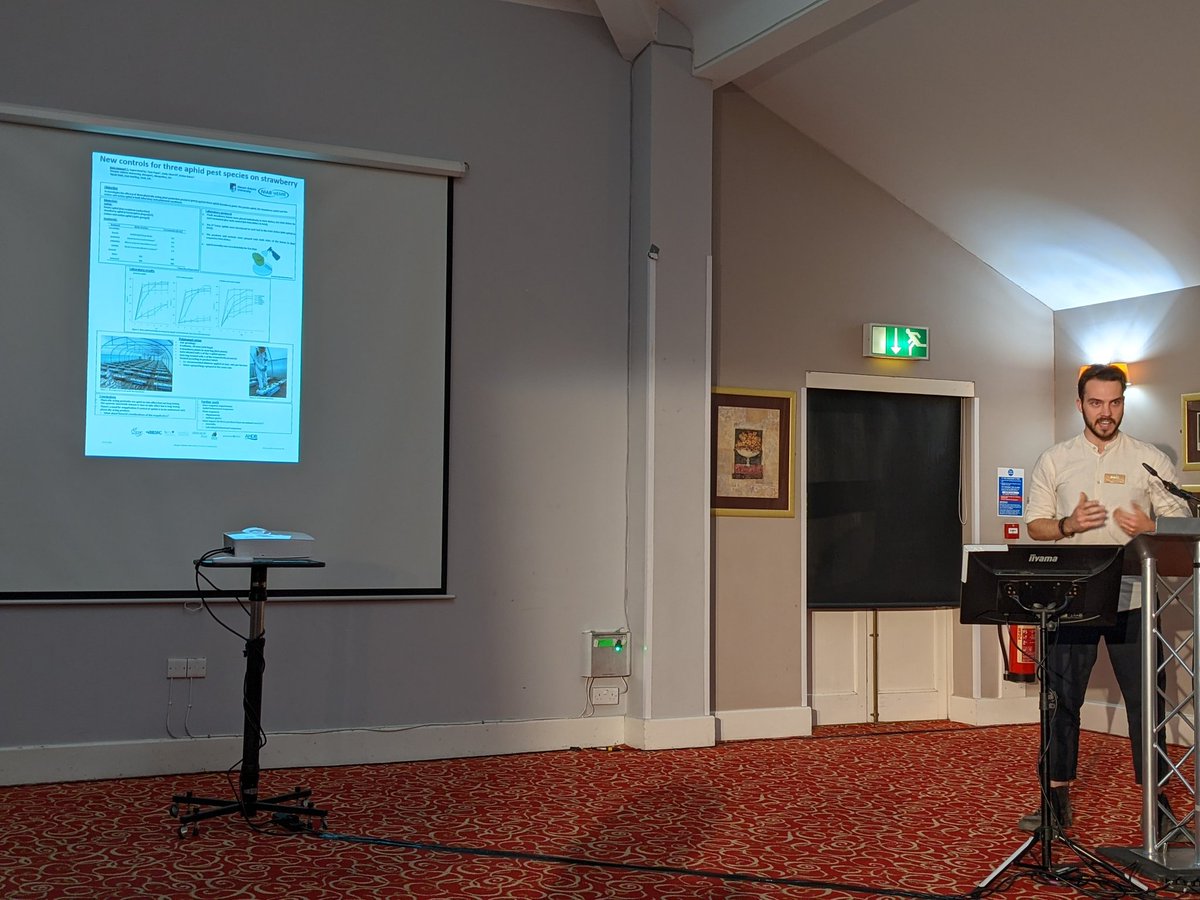 @RossGeorge_ from <a href="/HarperAdamsUni/">Harper Adams University</a>  and @NIABEMR describing his work as part of the <a href="/CTP_FCR/">CTP-FCR</a> on control of aphid pests of strawberry.
