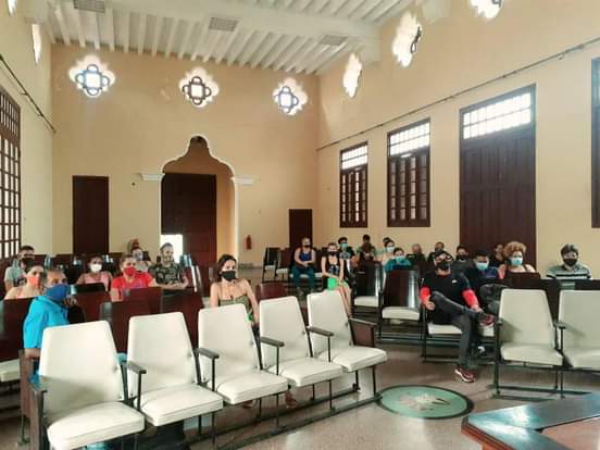 pelaez_denis's tweet photo. Jóvenes en #Trinidad intercambian con la dirección del Partido y la UJC, a 16 años del histórico discurso del Comandante en Jefe en la Universidad de la Habana,con el compromiso se seguir defendiendo la obra de la Revolución. #Trinidad #SanctiSpititus #CubaViveYRenace https://t.co/h6KEliWsLe