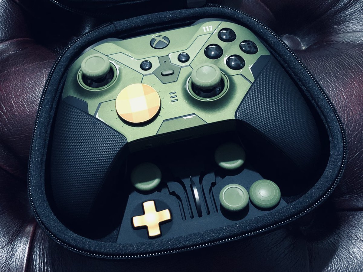 WKDplay's tweet photo. The beautiful limited edition #HaloInfinite #EliteSeries2 #game controller for #XboxSeriesX https://t.co/ubcLZfG83C