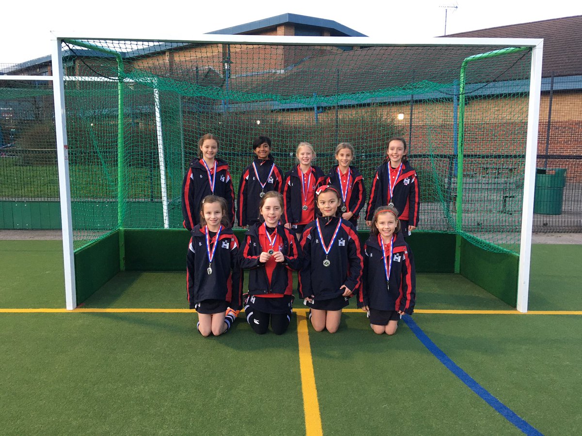 Congratulations U10’s! Cup finalists at the UKSA Hockey Tournament. Great play from everyone and well deserved silver medals🥈