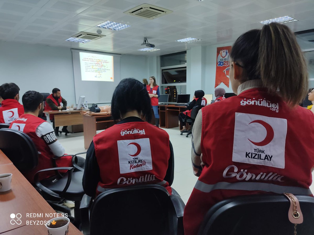 bitliskizilay's tweet photo. “İlkyardım Hayat Kurtarır”

Şube Y.K üyelerimize, Temsilcilerimize,Personellerimize,Genç Kızılaycılarımıza ve Gönüllü Gençlerimize Kadın Teşkilatı Başkanımız ve Eğitim sorumlumuz tarafından ilk yardım eğitimleri verildi.Emeği geçenlere teşekkür ederiz  @BitlisValiligi @Kizilay https://t.co/K58NYp7so9