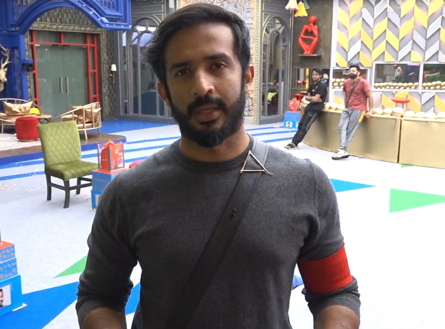 twinkelmmk's tweet photo. T shirt correct ga vesukovali ani chepadu sanchalak #CaptainRavi
@anchorravi_offl is clear!
#AnchorRavi
#BiggBossTelugu5 https://t.co/HMvWvy12k8