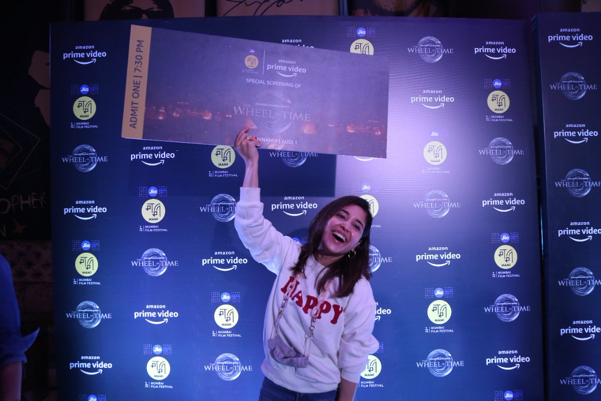 MumbaiFilmFest's tweet photo. Mirzapur's fierce and fabulous Golu, @battatawada, Shweta Tripathi Sharma takes a break from her revenge plot to watch @PrimeVideoIN's @TheWheelOfTime at #JioMAMIYearRoundProgramme. https://t.co/SSPDDrbXZF