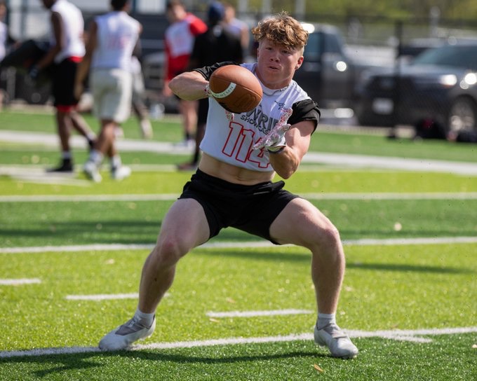 6starfootballOK's tweet photo. 6Star Football Showcase attendee @LoganFarris7 with a well deserved offer from Culver Stockton
Lincoln Christian School '22 
@AdamSiwicki and @CoachSallayCSC 
@JerryRicke @LCStulsa_FB https://t.co/svyFtSWVr4