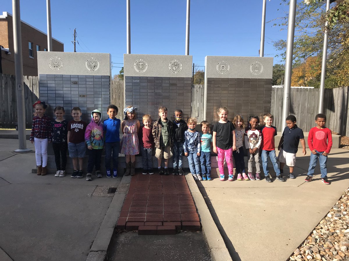 CarthagePrimary's tweet photo. Today, Mrs. Koch’s Kindergarten class visited the Panola County Veterans Museum and Memorial. They would like to thank Bill Morris for being their guide and telling them all about the artifacts in the museum! ❤️🤍💙🇺🇸 #WhereBulldogsBegin https://t.co/e3ifiENrrb