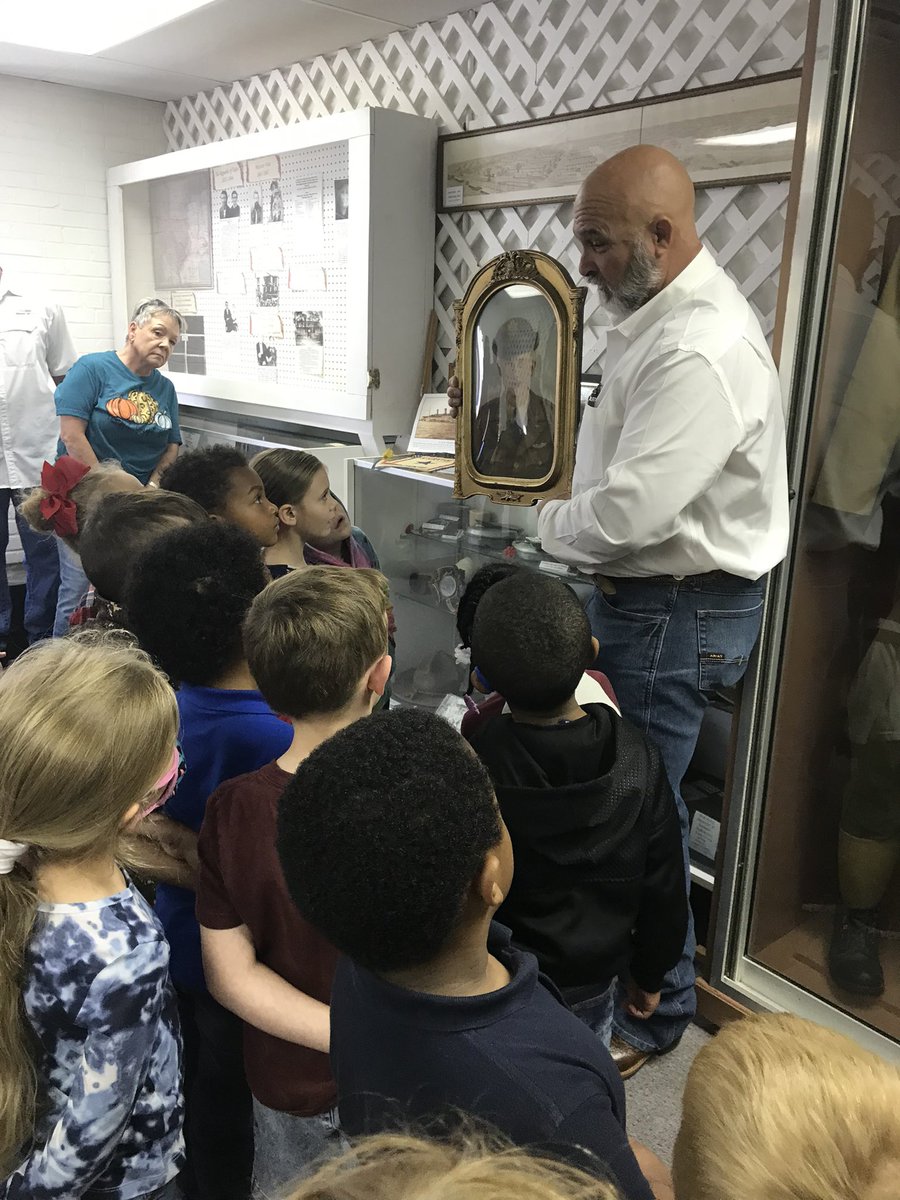 Today, Mrs. Koch’s Kindergarten class visited the Panola County Veterans Museum and Memorial. They would like to thank Bill Morris for being their guide and telling them all about the artifacts in the museum! ❤️🤍💙🇺🇸 #WhereBulldogsBegin