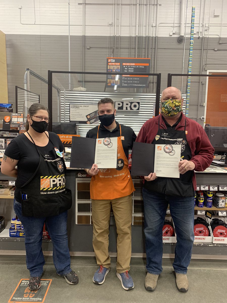 JanaVugteveen's tweet photo. Congratulations to Ray and @ErikVonzip on graduating PRO assigned accounts!! Presented the Vice Presidents PRO Award from @HouleHeather !!! @lb_willis1 @bobsaniga @SteveSturgis1 @NikiVeldstra #GrandvillesGrand #FindKnowGrow @HomeDepotGrndvl https://t.co/rgziv76bLh