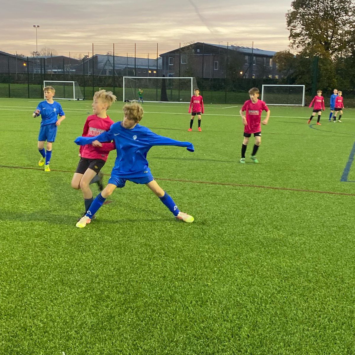 BHS_PEDept's tweet photo. A win under the lights for our Yr 7 footballers. A thoroughly enjoyable and competitive game of football. An Oli hat-trick and a goal from Alex gave us a 4-0 win against Aylsham High. https://t.co/uOzQBN3FEF