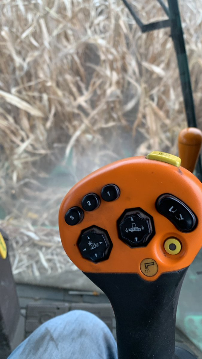 How has the header height button never been a hot topic on the Twitter? <a href="/Case_IH/">Case_IH</a> <a href="/JohnDeere/">John Deere USA</a> #opposite #upisdown #downisup