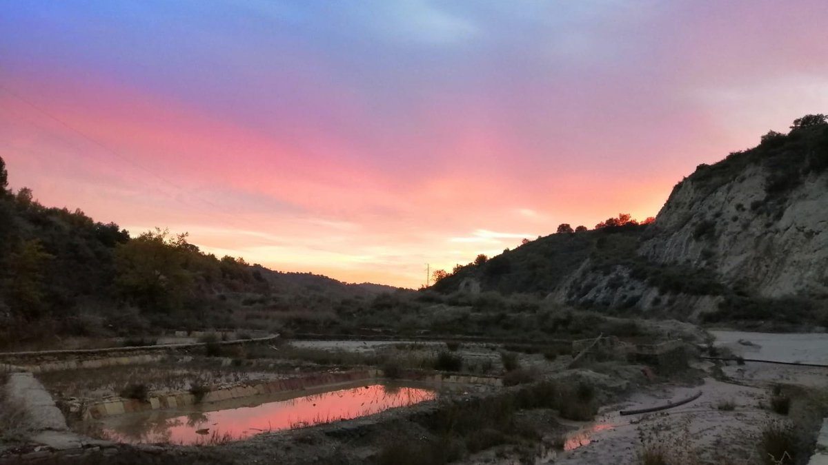 mathew_avva's tweet photo. Les excursions d'esplai deixen sempre escenes memorables ✨

Escoltar les joves reflexionar amb gran creativitat sobre el seu present i futur, el que angoixa i dóna esperança... és molt emocionant. 

I nosaltres, tenint el goig d'acompanyar-ho, fascinades, seguim aprenent!💛 https://t.co/cHtaq2QtkS