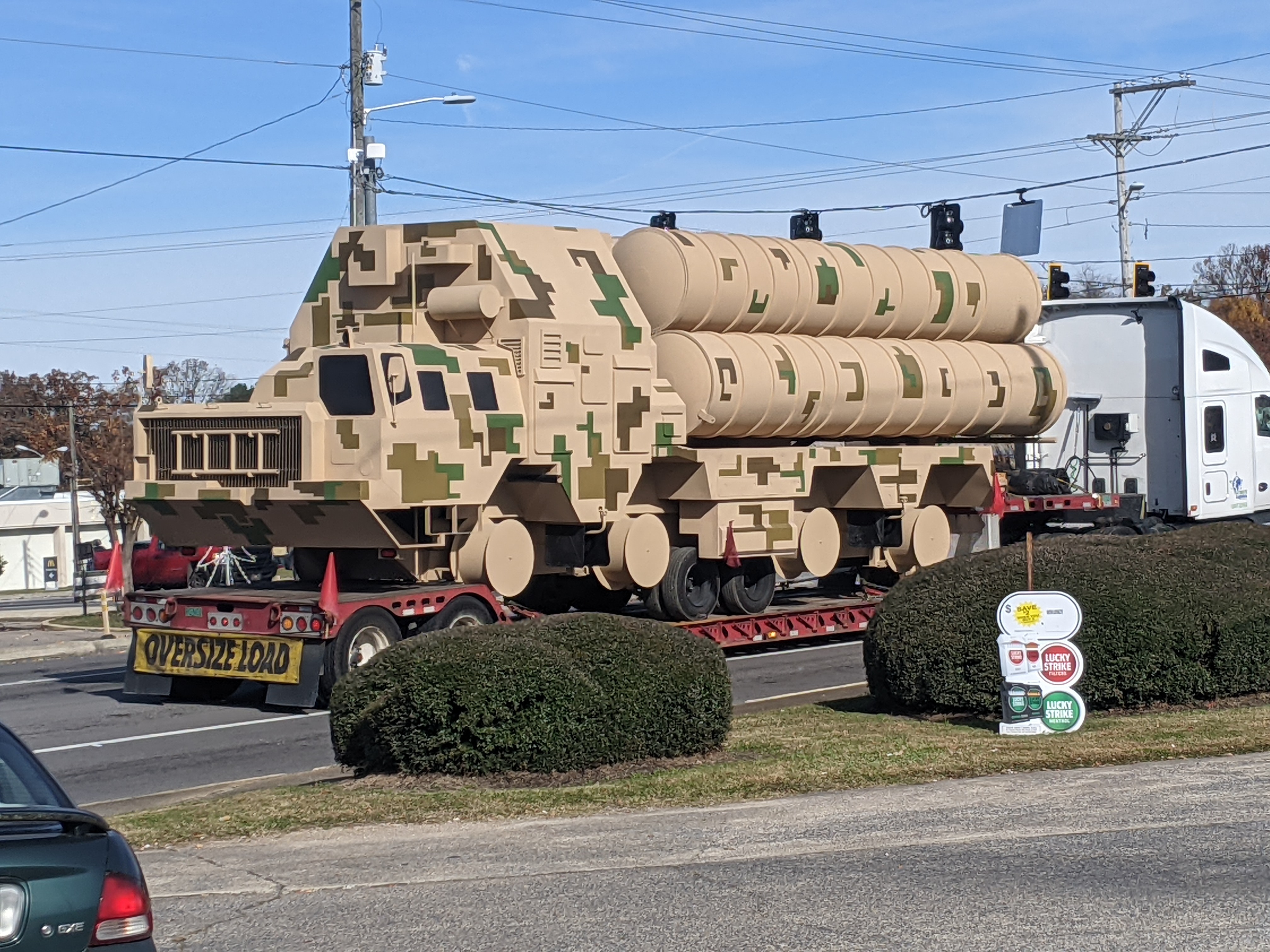 مجسم للنظام الروسي S-300 أثناء النقل في شوارع ألباما !!!