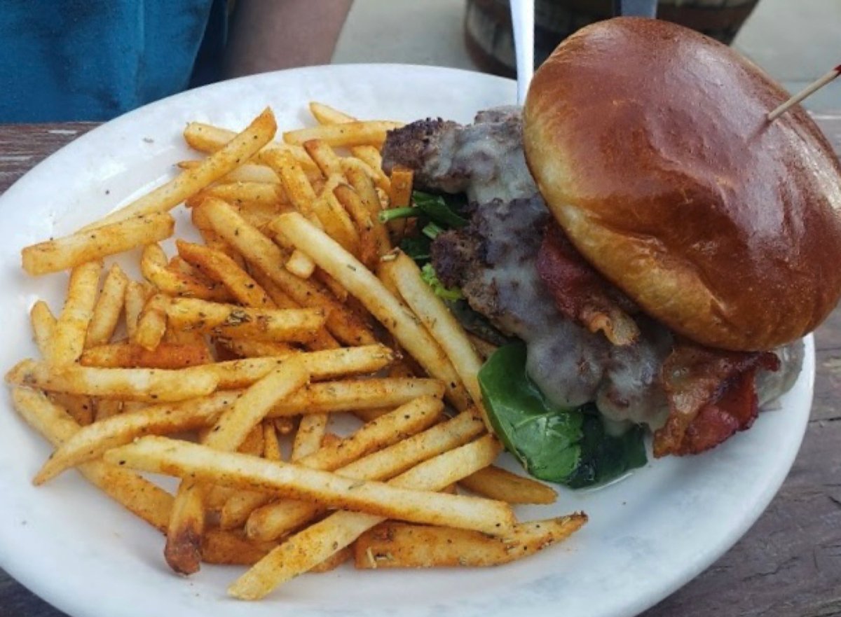If you’re looking for lunch inspiration, here it is! The Guacamole Bacon Cheeseburger- ½ pound burger on a toasted brioche bun with Swiss, bacon, guacamole, tomato, and red onion. Boom Chaca Laca! #okceats #okclunch