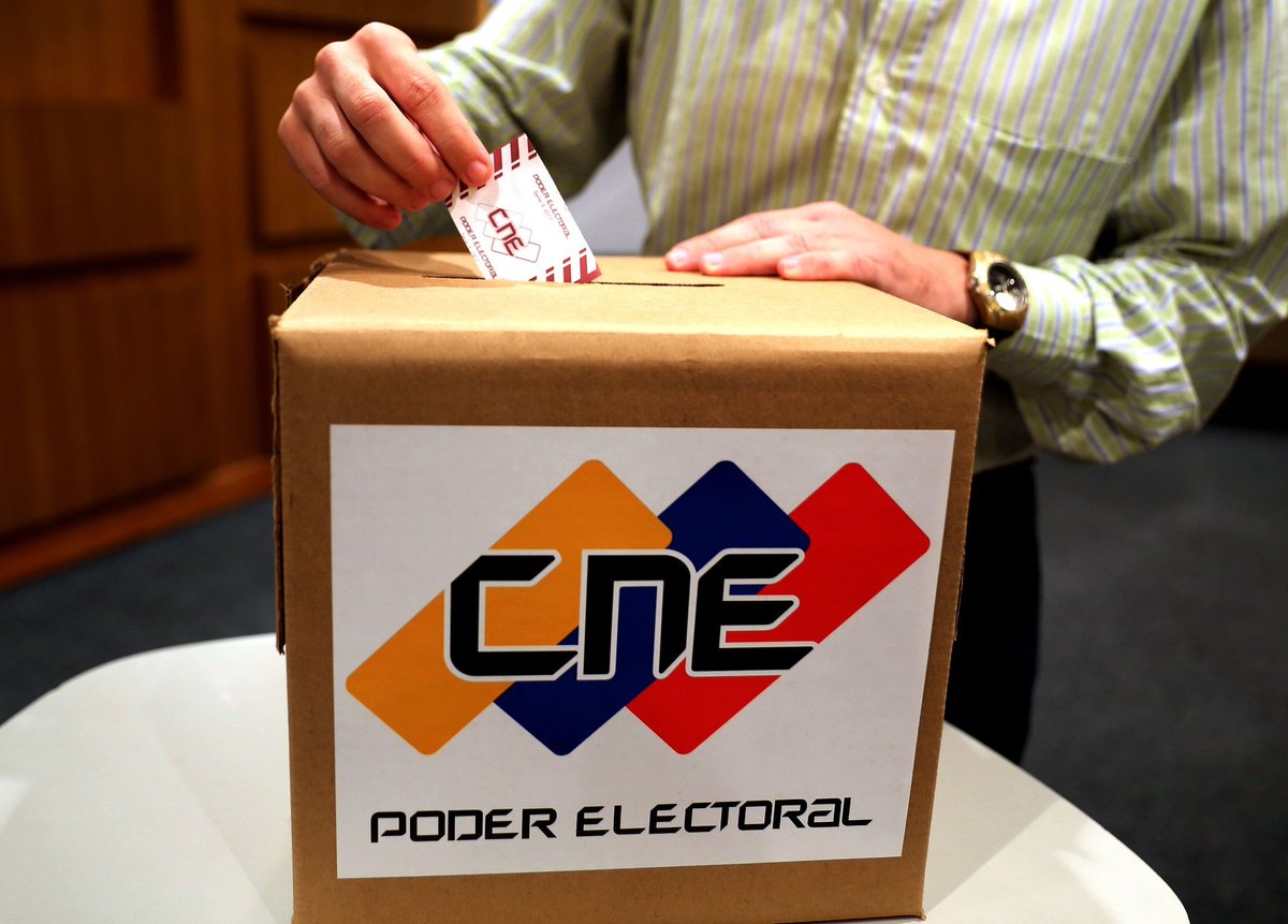 Gabrielasjr's tweet photo. Como pueblo, decidimos nuestra independencia en 1821.

Como pueblo, decidimos nuestra Constitución en 1999.

Como pueblo, decidimos nuestro destino.

No serán el imperialismo ni las corporaciones mediáticas, ni los intereses foráneos.

Somos nosotros como pueblo. ¡Este 21N, vota! https://t.co/5Z5LY4hgi0