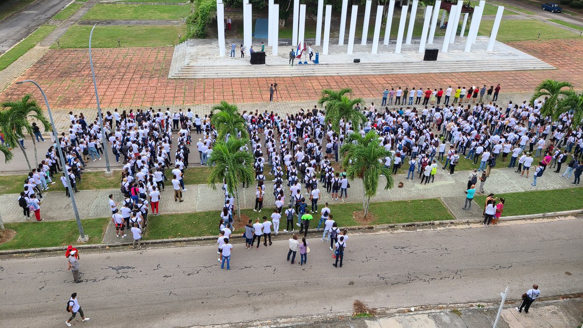 Que linda es #Cuba !!! Celebramos el Día del Estudiante en la <a href="/universidad_uci/">Universidad de las Ciencias Informáticas</a> con la alegría que caracteriza a los jóvenes y con la convicción de que el futuro de la patria está asegurado, son dignos herederos de la obra de la #RevolucionCubana . #CubaVive #SomosContinuidad