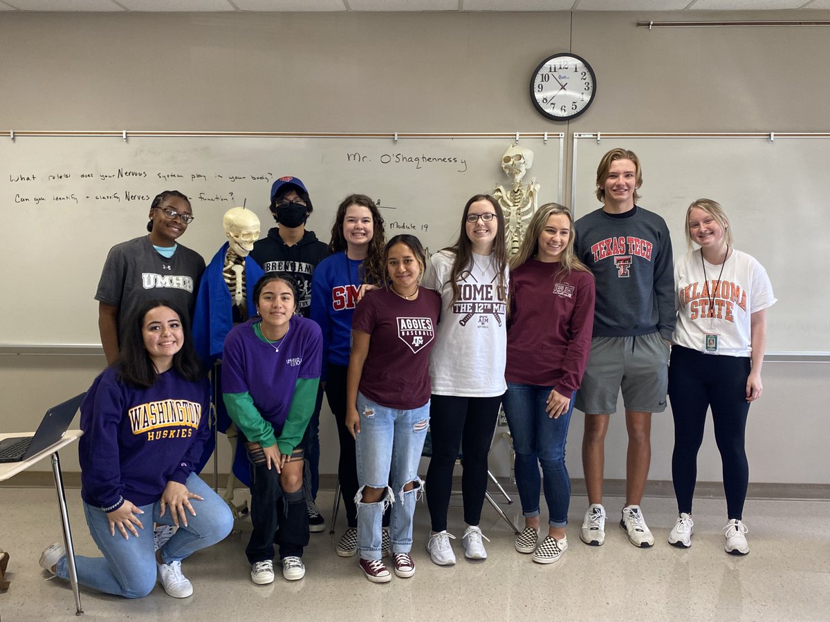 RuizAVID's tweet photo. We've got spirit! Yes we do! We've got spirit! How about you? @BrenhamHS Ss brought their A game for the College Attire Competition! Highlighting some of our classes with 100% participation! #Fishinforexcellence @schoolofschulze @L_Morales02 @cindy_markos @BrandiHendrix14 https://t.co/9dp5j0QM2l