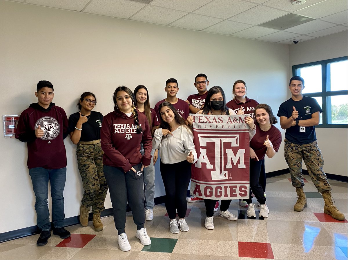RuizAVID's tweet photo. We've got spirit! Yes we do! We've got spirit! How about you? @BrenhamHS Ss brought their A game for the College Attire Competition! Highlighting some of our classes with 100% participation! #Fishinforexcellence @schoolofschulze @L_Morales02 @cindy_markos @BrandiHendrix14 https://t.co/9dp5j0QM2l