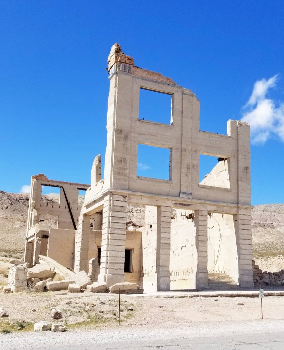 Leavingfromla's tweet photo. A3. Rhyolite ghost town &amp; Goldwell Open Air Museum in Beatty… love the unique art and tons of history #iExploreChat https://t.co/F67iwCjZoI