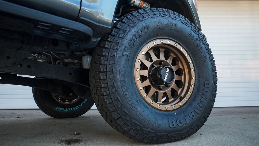 galpinautosport's tweet photo. Our very own Tim @diesel_fumes has had quite the transformation with his F250. 🚜

@carlisuspension
@methodracewheels
@gladiatortires
@bajadesigns

#galpinautosports #galpin #galpinford #F250 #SuperDuty #ford #fordf250 #methodracewheels #gladiatortires #fordsuperduty https://t.co/a97Pz5BgGM