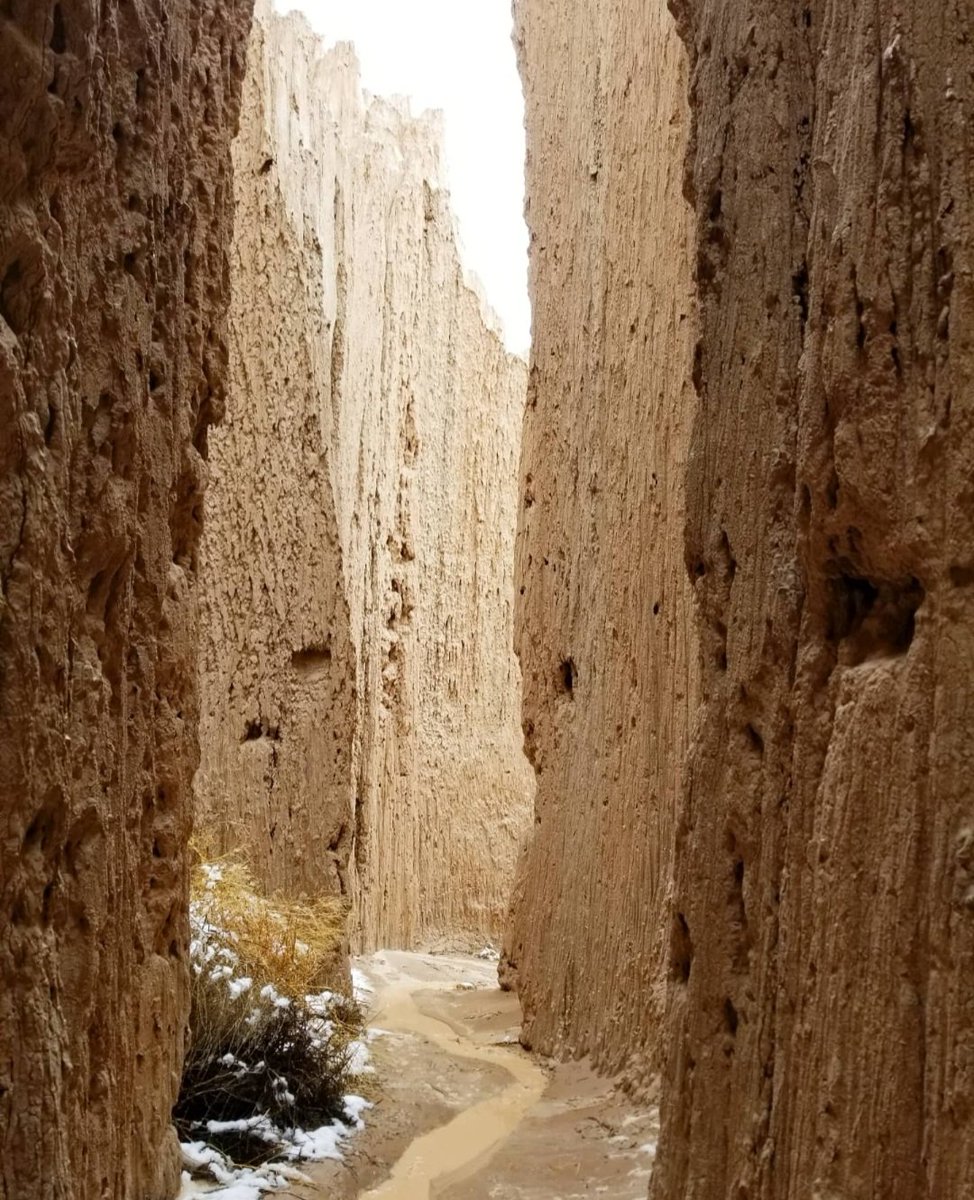 Leavingfromla's tweet photo. A5. The historic living ghost town of Pioche is one of my favorite winter getaways. Also soaking in the nearby Caliente hot springs, and exploring the magical Cathedral Gorge State Park #iExploreChat https://t.co/X5d03VgI15