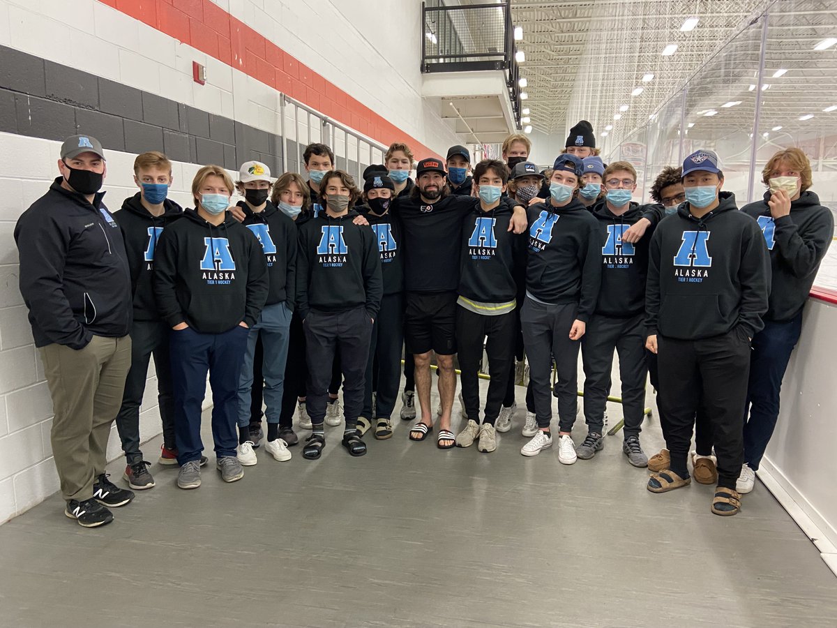 NHLFlyers's tweet photo. Team Alaska is on the East Coast! 

Alaska-native @NateThompson44 talked with the boys from AK today at the @FlyersTCenter before they compete at the Eastern Exposure Series in Philadelphia this weekend. https://t.co/jmQRifZ5S8