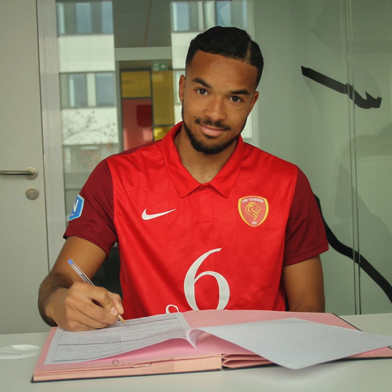 LyonLaDuchere's tweet photo. ✍️ Arrivé à La Duchère à l’âge de 15 ans, Alban Rambaud, gardien de la National 3, vient de signer son premier contrat avec le club.

Félicitations Alban 🤝