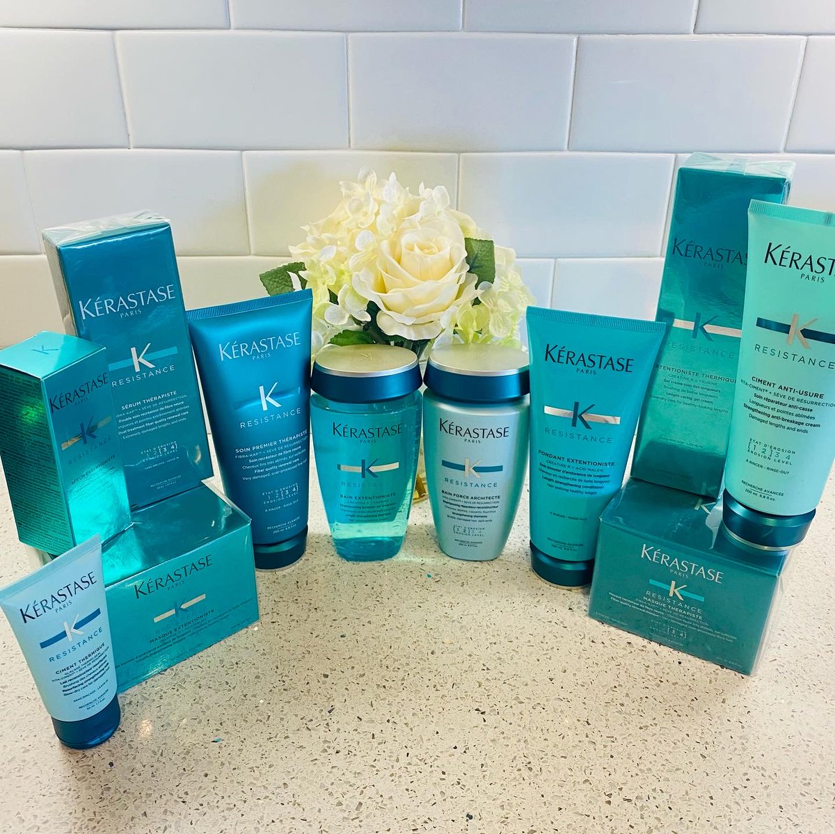 Give the Best Gift this Holiday Season with a Gift Set From Kérastase! #Kerastase #AD #HairCare #HolidayGiftIdeas #GiftIdeasforHer #BeautyLover #Holiday2021 #HolidayShopping #HolidayShopping2021

livingafitandfulllife.com/2021/11/full-r…