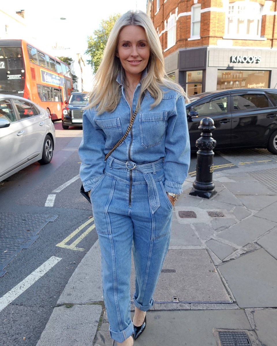 Team, Angie is the jumpsuit to be seen in this AW21. We love the Sky's The Limit wash for a very easy relaxed look.
Available to pre-order now 💋
ow.ly/U5Dw50GuBsh
#donnaida #donnaidagirls #denimlover