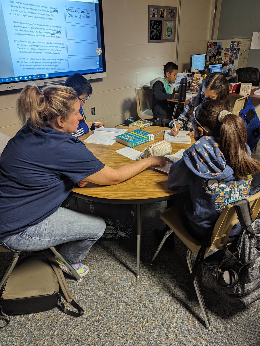 MrsBoyer2's tweet photo. Small Group conferring in Ms. Pierce's class around Poetry! #mrjhmavs @drfjblack @AngelaHinkelman https://t.co/DW3YT5vsXy