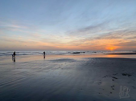 Snaps36920528's tweet photo. ‘Walking on #air’
.
.
.
.
#landscapes_of_britain #nhs #walkhome #sky #sunset #sunsetmakeup #sunsetporn #uk #eastsussex #eastsussexphotography #Hastings #seaside #seascape #sea #beach #beachlife #1066country #lensculture https://t.co/KGpefY1g5d