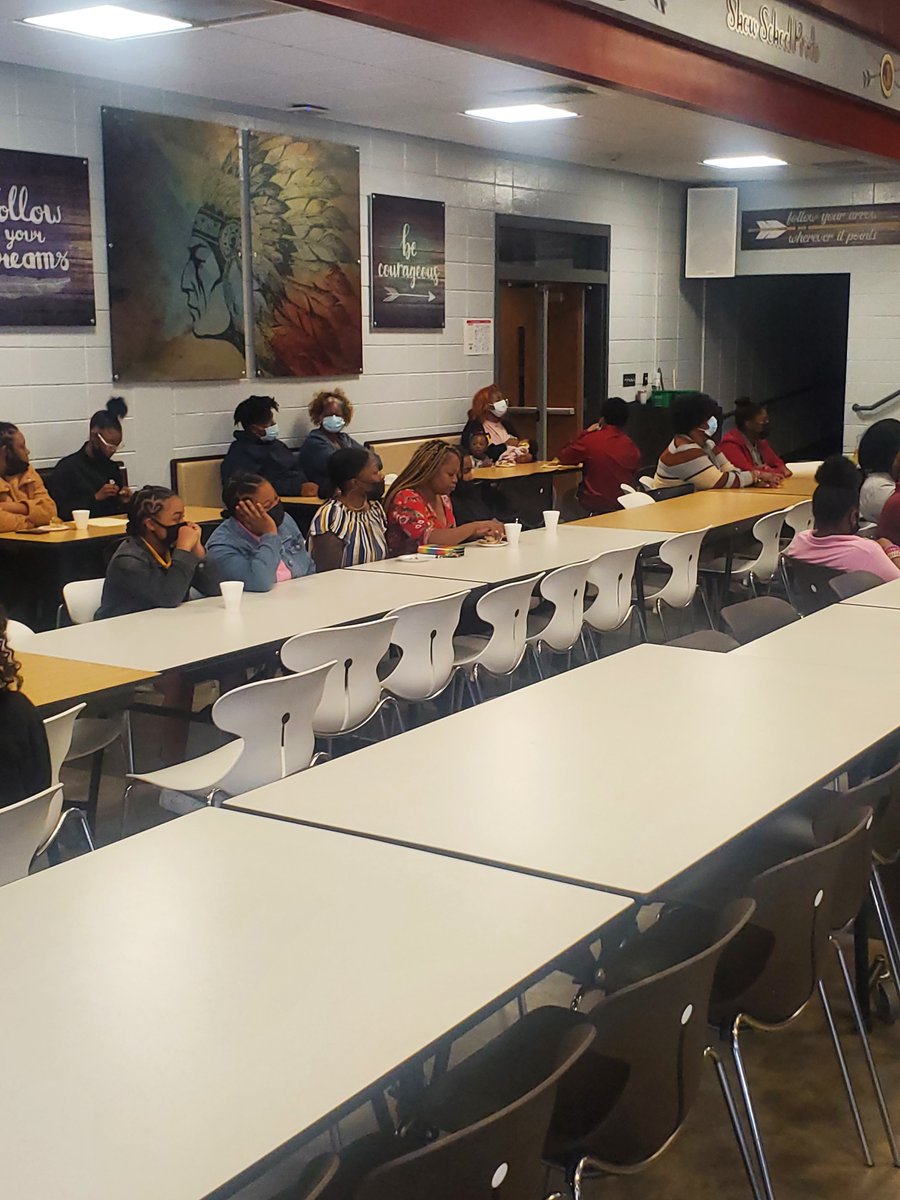 WeaverMiddle's tweet photo. It's a great day at Weaver Middle School!  We want to thank all parents that came out to our Parent Engagement Workshop: Muffins with Mom this morning!
#BeGreater #WeaverStrong #BibbVIP @BibbSchools https://t.co/iz7pUAt7vE