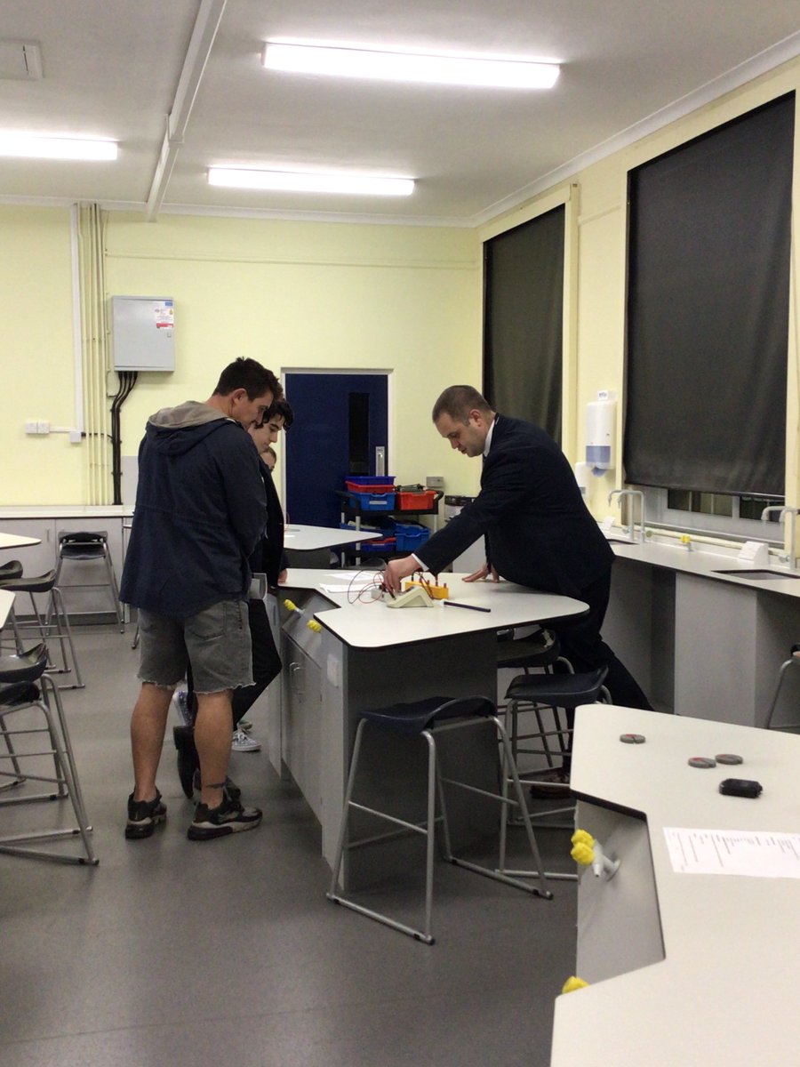 QueenElizHigh's tweet photo. Mr Watt showing some Physics experiments. #qehs #physics #openevening https://t.co/gc9NNUtIZa