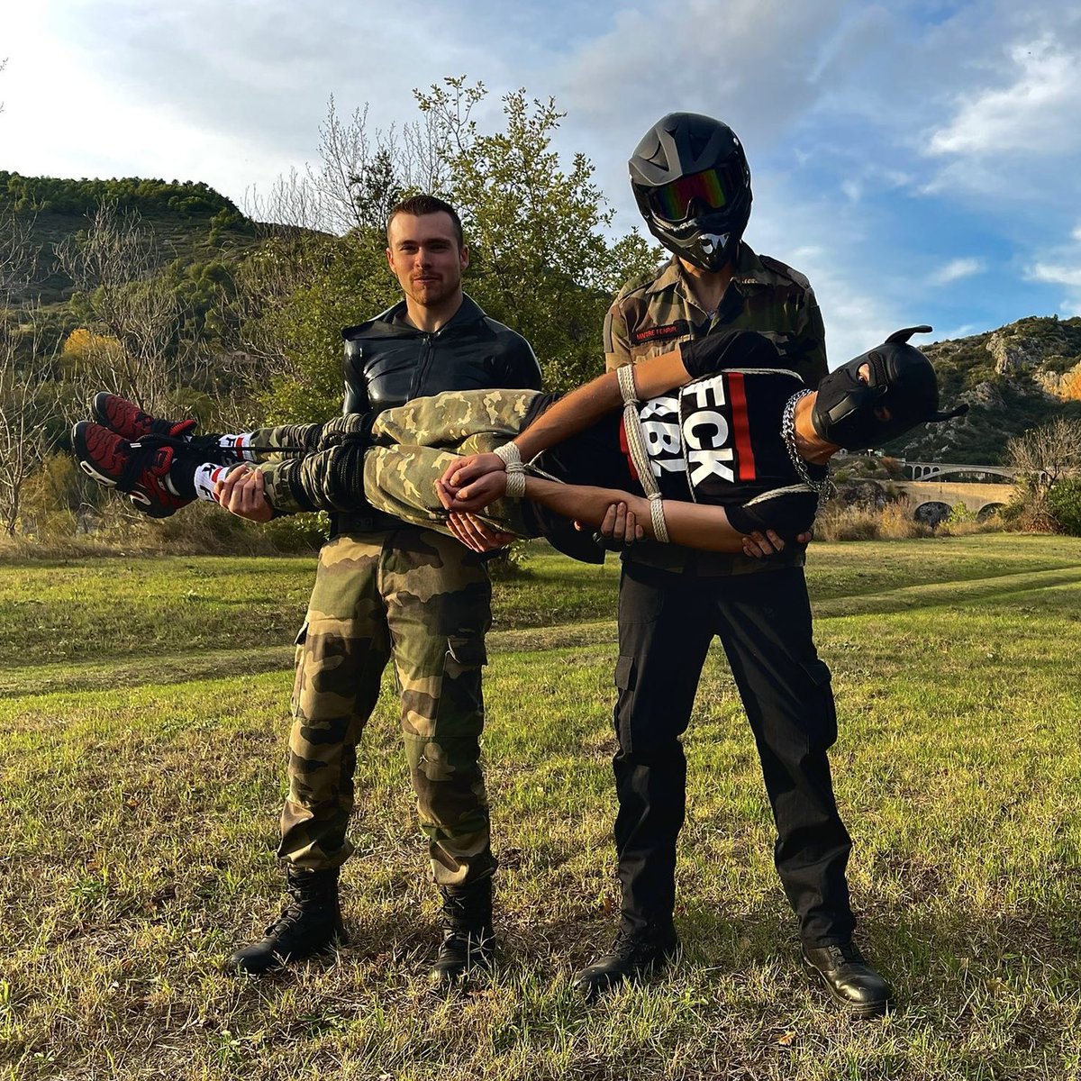 Another way to *take a walk* for this puppy 🐾 @maxy_rubber <a href="/Robixx34/">Gay_kiffeur_34</a>