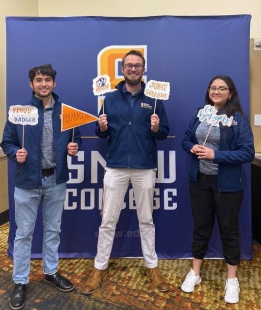 SnowResLife's tweet image. Be A Bagder Nights are always so much fun! We love talking to new students about housing.