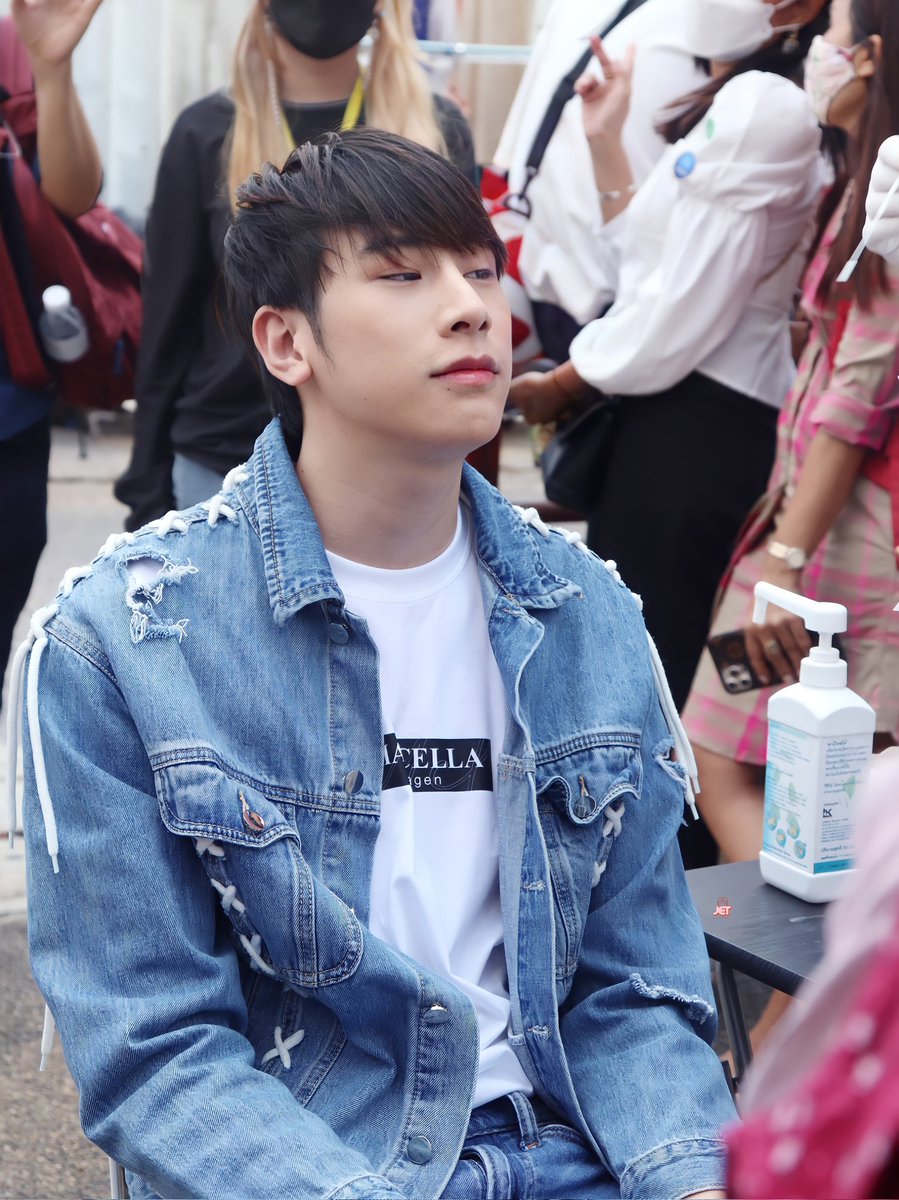 JETGallery_'s tweet photo. อยากร้ายเหมือนโควิท จะได้มีคนติดหลายคน 🥴🤓

@jet_bundit
#jet_bundit
#เจ็ทแลค 
#MyMateMatch 
#MarcellaCollagen https://t.co/rIa2YslUrl