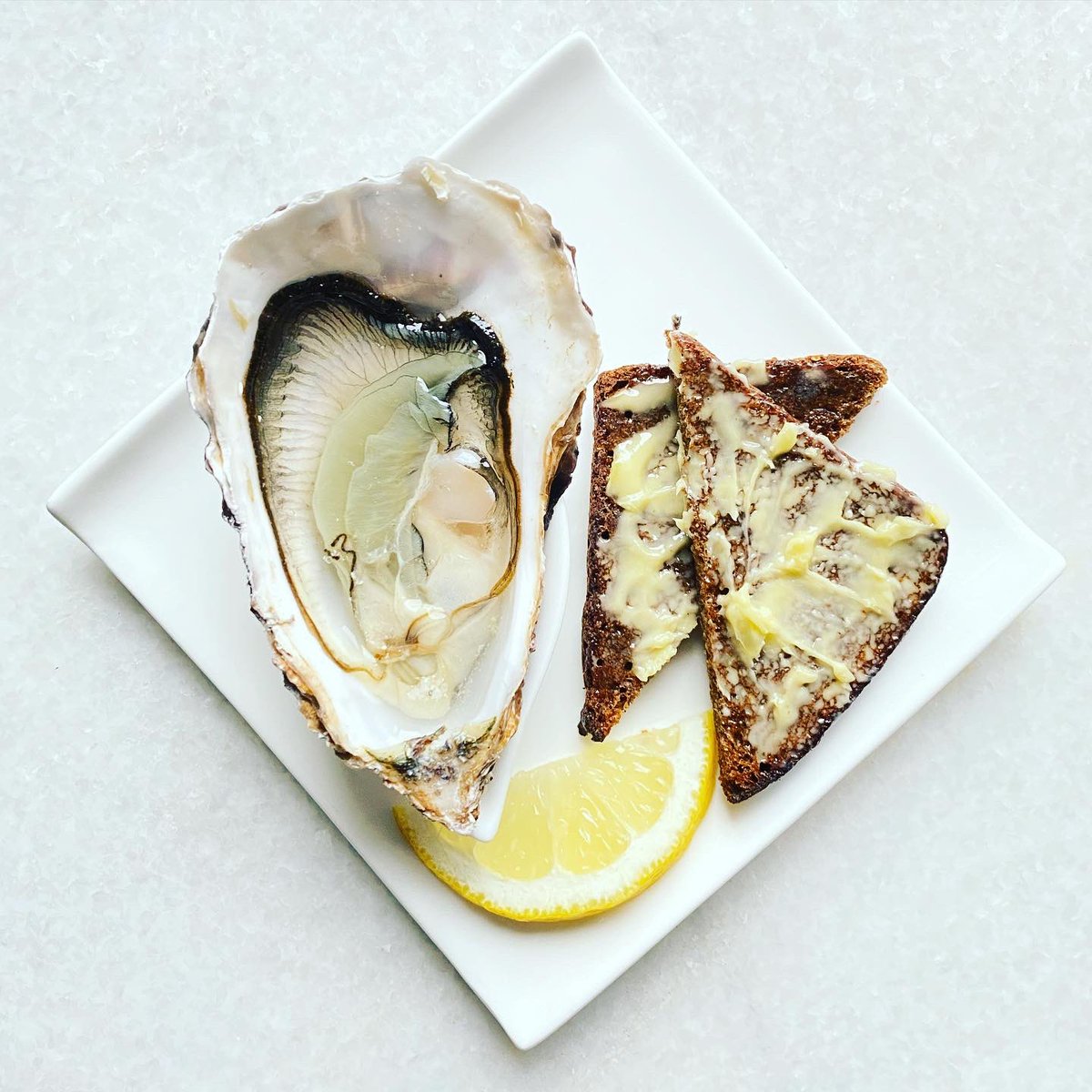 vingelist's tweet photo. Oysters Wednesdays are back after almost a year break!
Not all places have fresh oyster but those that do, should definitely take advantage and enjoy
#vingelist #oysters #oysterswinepairing #carlingfordoysters #oystersathome
#shucking #coockingathome
@CarlingfordOyst https://t.co/5lRfCJJ578