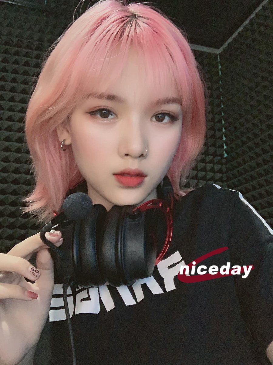 Velia Devell tweet media