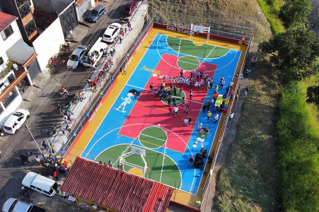¡Seguimos entregando espacios aptos para el disfrute de los Sancristobalenses! Hemos entregado la cancha N° 26 en el Sector Las Margaritas, parroquia La Concordia y kits deportivos a los pequeños deportistas que hacen vida en este espacio.

#AmemosAlTáchira💛🖤❤️